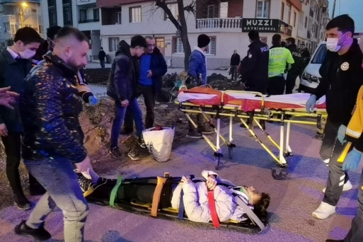 Bursa'da otomobil ile motosiklet &ccedil;arpıştı: 2 yaralı