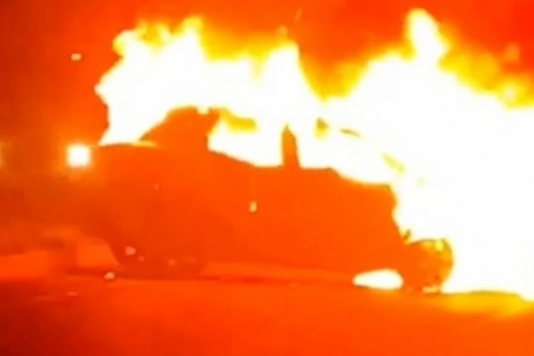 Aydın'da yanan otomobilden son anda kurtuldu