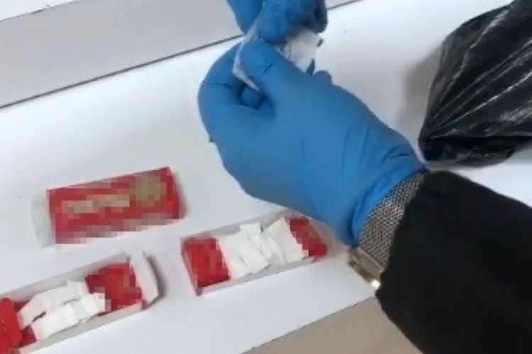 İstanbul'da &ccedil;ikolata ve sakız paketlerine uyuşturucu sakladılar