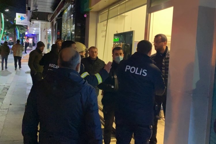 Kocaeli'de yangın bankayı a&ccedil;tırdı