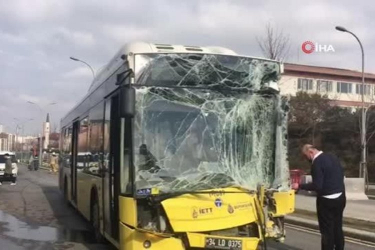 İstanbul'da iki İETT otob&uuml;s&uuml;n&uuml;n &ccedil;arpışması sonucu 6 yolcu yaralandı