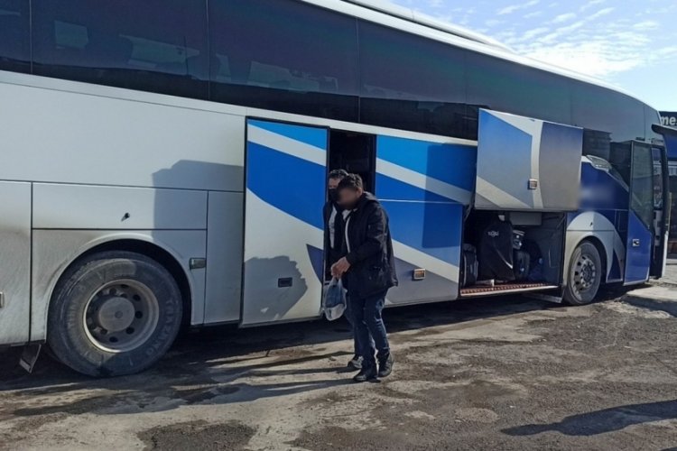 Şehirlerarası otob&uuml;steki yolcunun &uuml;zerinden eroin &ccedil;ıktı