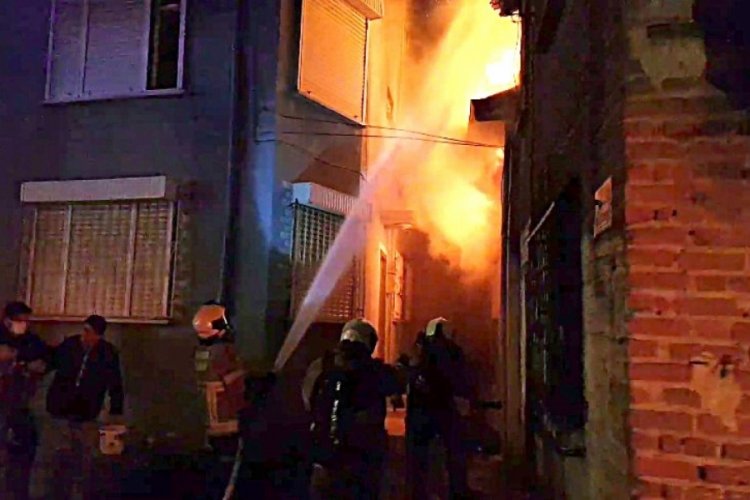 Yaşlı &ccedil;ift &ccedil;ıkan yangın &ouml;l&uuml;mden d&ouml;nd&uuml;