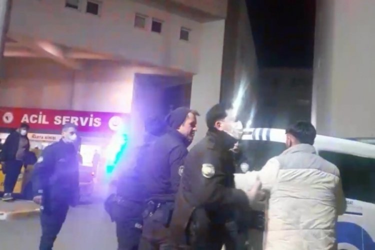 Alkoll&uuml; şahıslar hastanede kavga &ccedil;ıkardı: 2 g&ouml;zaltı