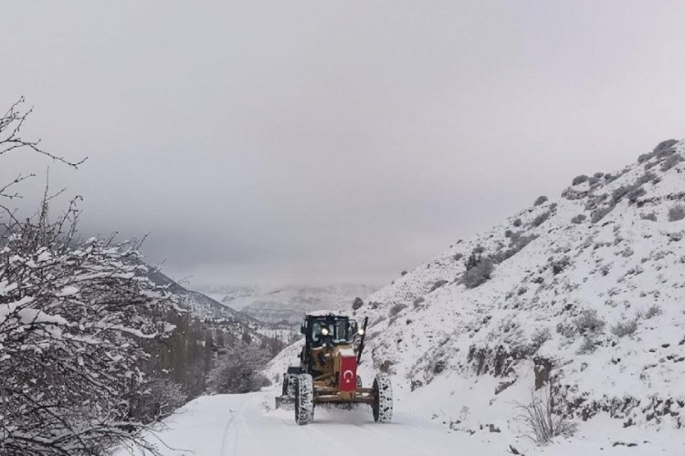 Sivas'ta 44 k&ouml;y yoluna ulaşılamıyor