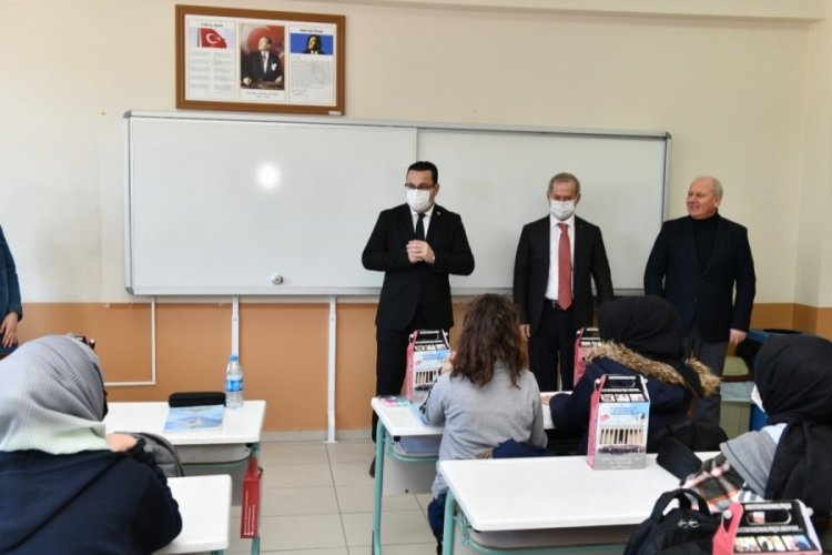 Bursa'da Başkan Kanar'dan &ouml;ğrencilere s&uuml;rpriz!