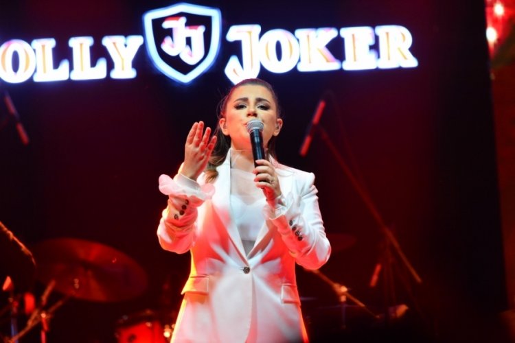 Merve &Ouml;zbey'den muhteşem gece