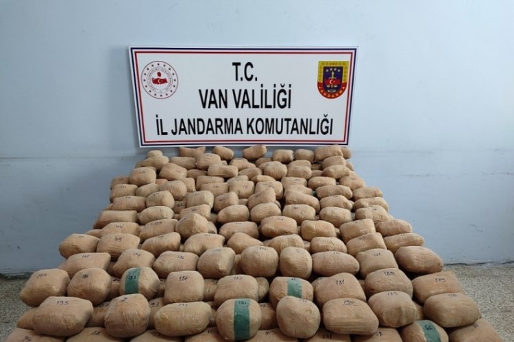 Van'da 2 ton 300 kilo uyuşturucu ele ge&ccedil;irildi