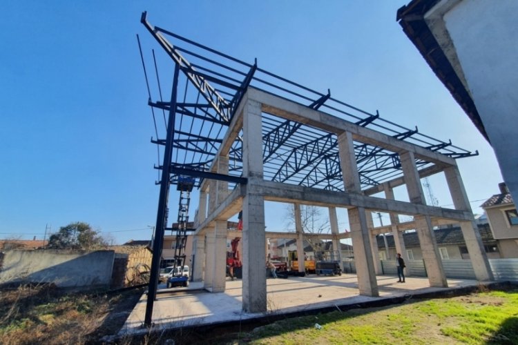Bursa'da İzvat Camii'ne &ccedil;elik &ccedil;atı