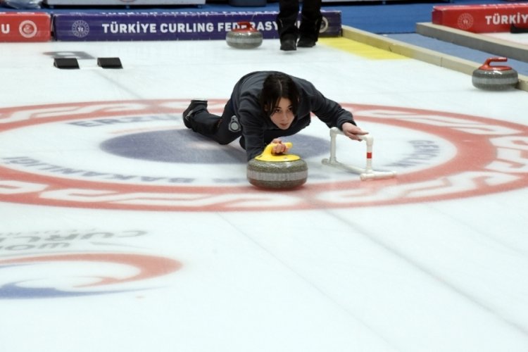Curlingde y&uuml;kselme m&uuml;sabakaları tamamlandı