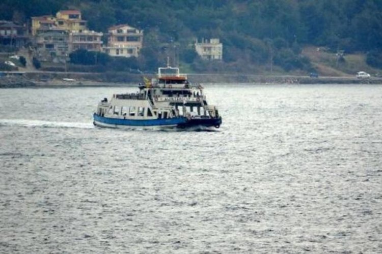 &Ccedil;anakkale G&ouml;k&ccedil;eada'ya feribot seferlerine 'fırtına' engeli