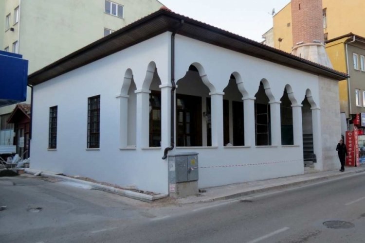 Bursa'da &Ouml;merbey Camii g&uuml;n sayıyor