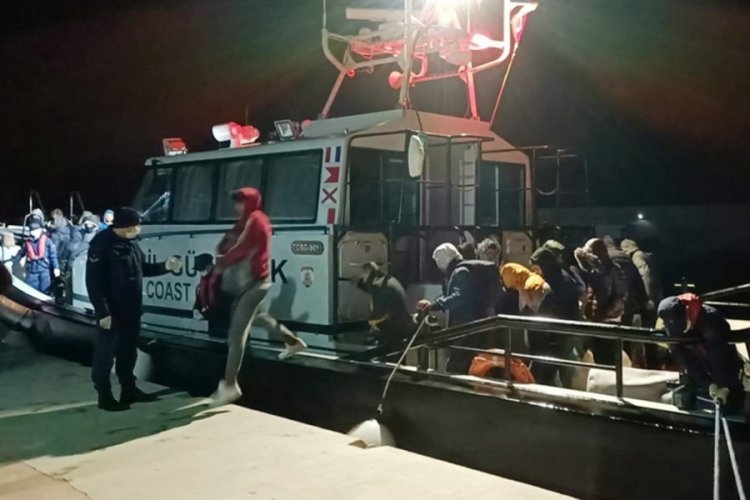 Yunanlıların geri ittiği 62 d&uuml;zensiz g&ouml;&ccedil;men kurtarıldı