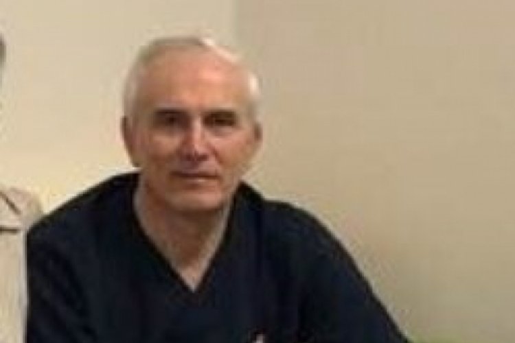 Ameliyat esnasında beyin kanaması ge&ccedil;iren doktor yoğun bakıma kaldırıldı