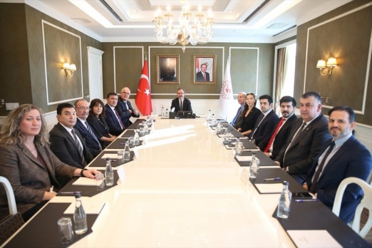 Bakan Kasapoğlu, TVF Başkanı Mehmet Akif &Uuml;st&uuml;ndağ'ı kabul etti