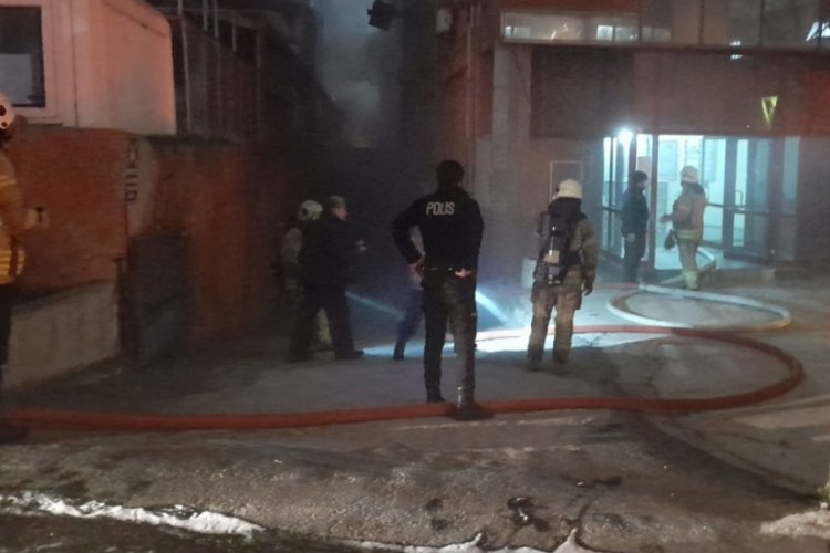 İstanbul'da kumaş baskı at&ouml;lyesinde korkutan yangın