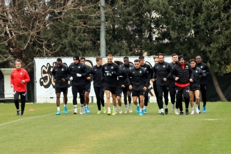 Altay Alsancak'ta galibiyetini almak i&ccedil;in kenetlendi