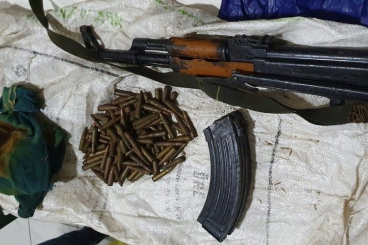 Iğdır'da kalaşnikof t&uuml;feği satmak isterken yakalandı