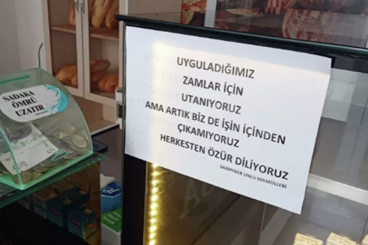 Bir fırıncı, camına 'zamlar i&ccedil;in utanıyoruz' yazısı astı