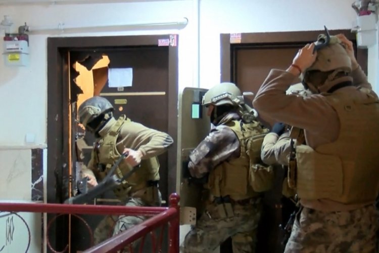 Ankara'da uyuşturucu operasyonunda 8 g&ouml;zaltı