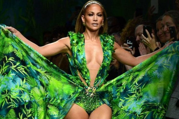 Jennifer Lopez'in pozları yaktı ge&ccedil;ti