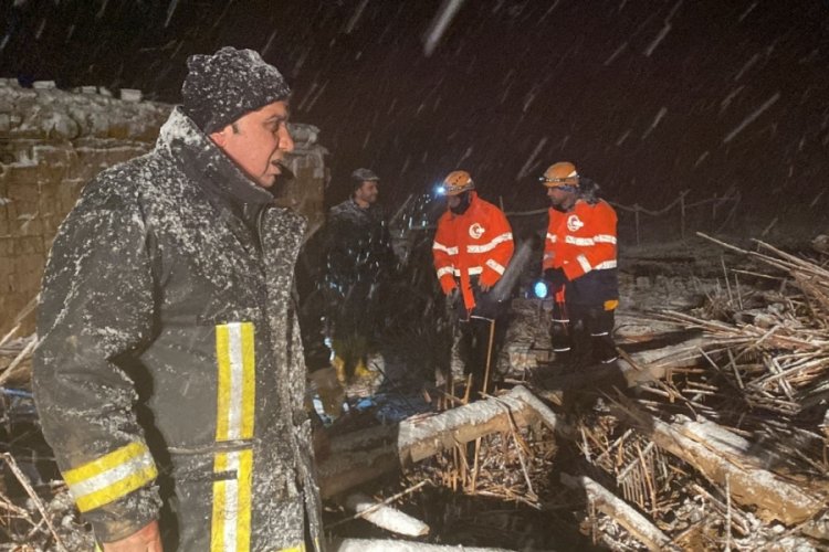 Afyonkarahisar'da ağıl &ccedil;&ouml;kt&uuml;; 13 koyun &ouml;ld&uuml;