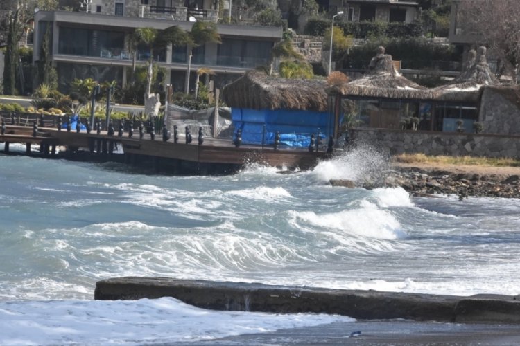 Muğla Bodrum'da feribot seferlerine fırtına engeli