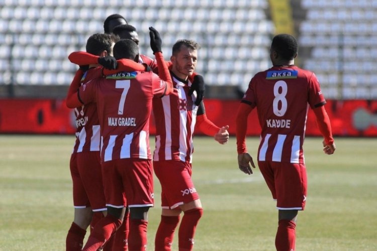 Demir Grup Sivasspor &ccedil;eyrek finale y&uuml;kseldi