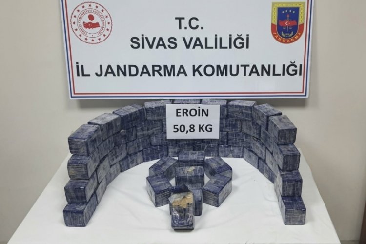 Sivas'ta uyuşturucuya ağır darbe: 4 g&ouml;zaltı