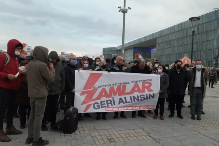Bursa'da zam protestosu: Zamları geri &ccedil;ekin!