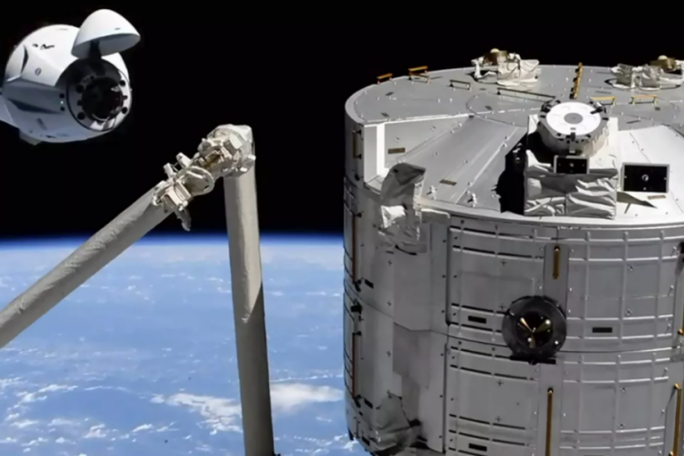 SpaceX'in 40 uydusu g&uuml;neş fırtınası nedeniyle d&uuml;şt&uuml;