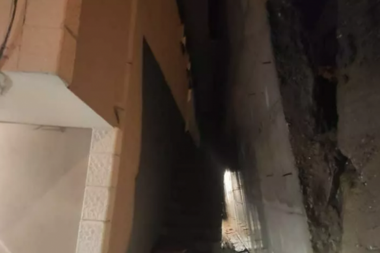 Toprak kaymasını önlemek için yapılan istinat duvarı yağmura dayanamadı Toprak kaymasını önlemek için yapılan istinat duvarı yağmura dayanamadı