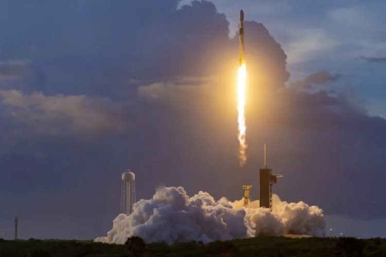Musk'ın 40 uydusu yanarak d&uuml;şt&uuml;