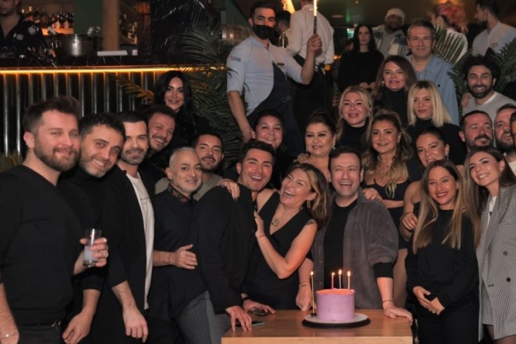 &Ouml;zg&uuml;r Aras'a s&uuml;rpriz doğum g&uuml;n&uuml;!