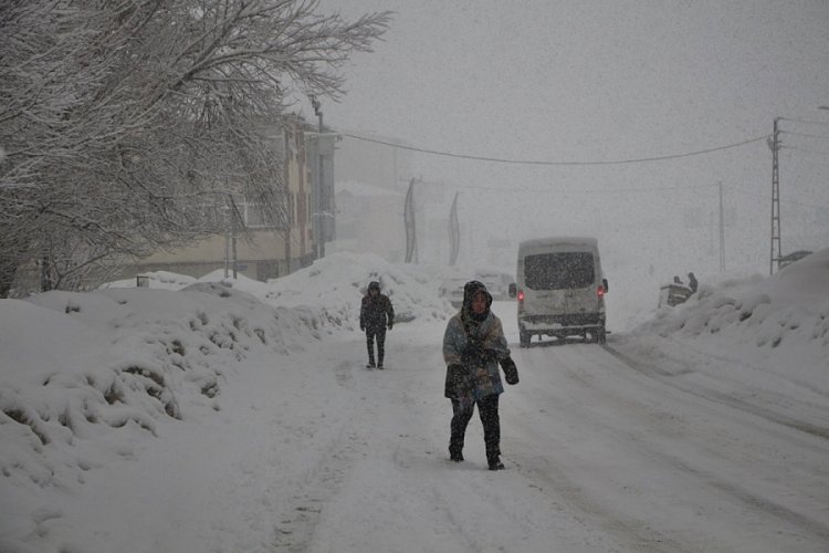 Bing&ouml;l'de 10 k&ouml;y yolu ulaşıma kapandı