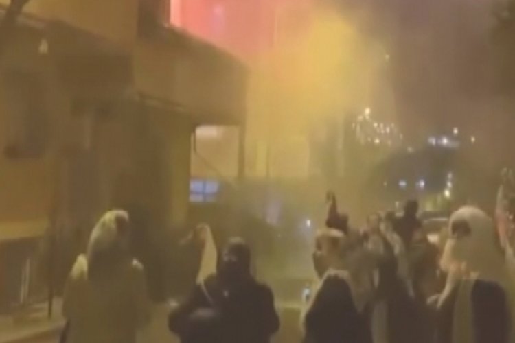 İstanbul'da sobadan &ccedil;ıkan yangın &ccedil;atı katını k&uuml;le &ccedil;evirdi