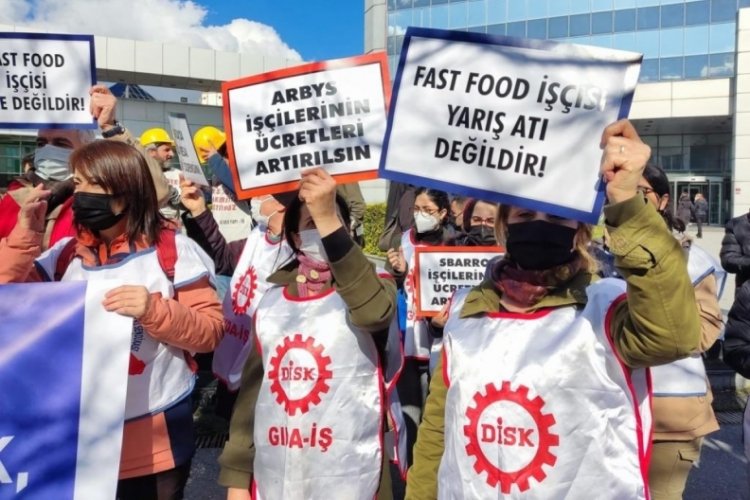 Bursa'da fast food iş&ccedil;ileri insanca yaşamak istiyor!