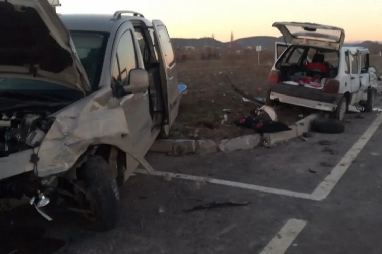 K&uuml;tahya'da trafik kazası: 4 yaralı