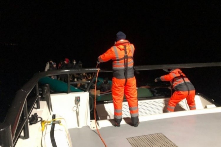 G&ouml;&ccedil;menlerin imdadına Sahil G&uuml;venlik yetişti
