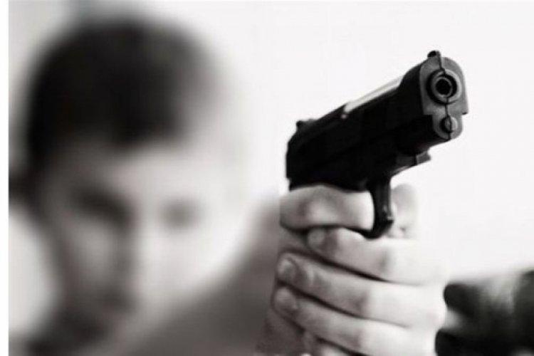 Kurusıkı tabancayla oynayan &ccedil;ocuk kendini vurdu