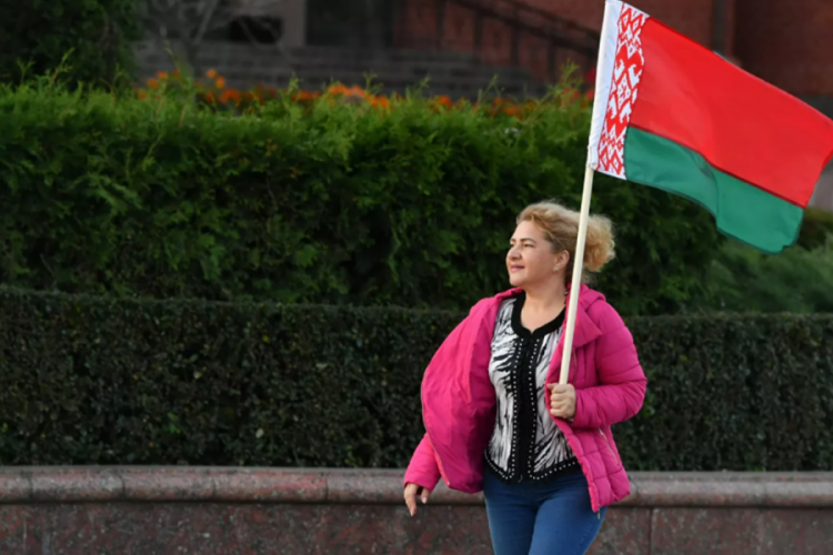 Belarus'tan Ukrayna'ya 'bayrak' protestosu