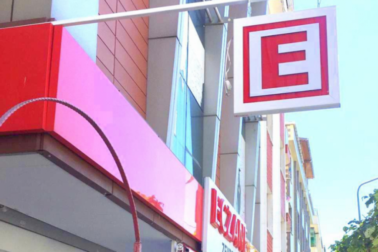 Eczanelere tabela vergisi... "E" logosu "reklam" sayıldı