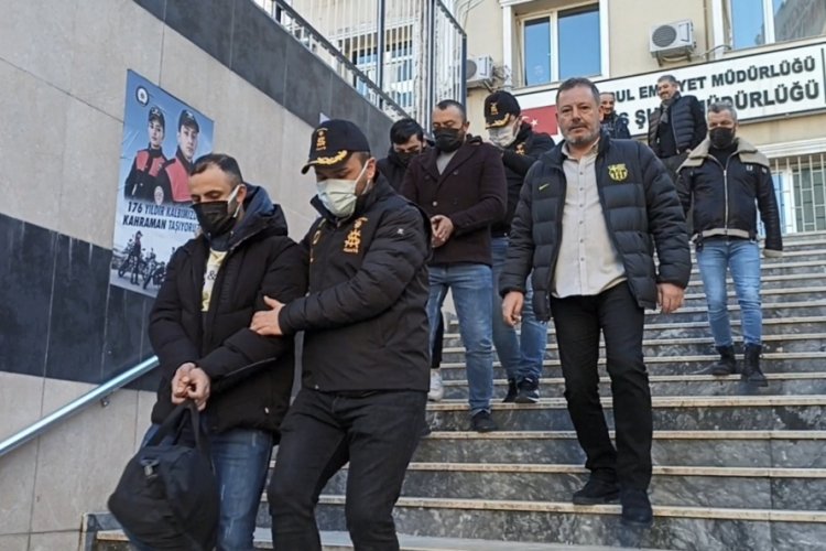 İstanbul'da ara&ccedil;lara hasar verip mağdurları dolandırmışlar&nbsp;