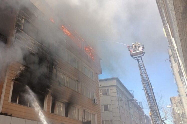 İstanbul'da yangın! Patlamalar meydana geldi