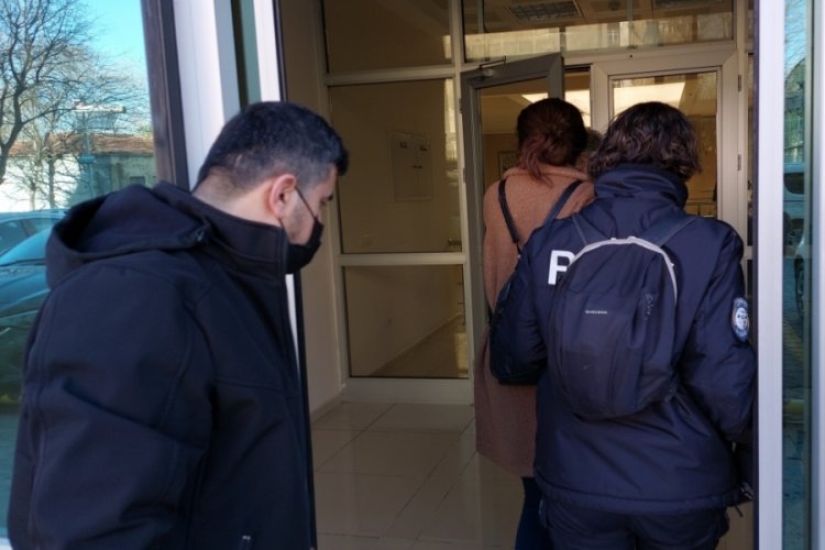 Bavulundan 5 tabanca &ccedil;ıkan gen&ccedil; kadın serbest bırakıldı