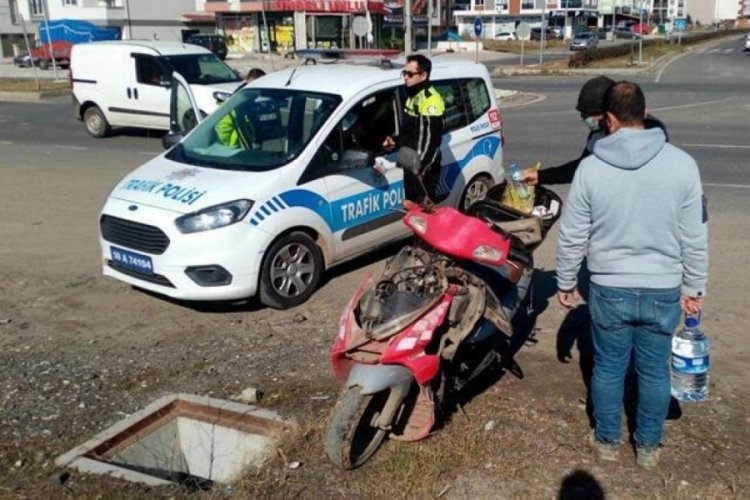 Otomobil ile &ccedil;arpışan 73 yaşındaki ehliyetsiz motosikletli yaralandı
