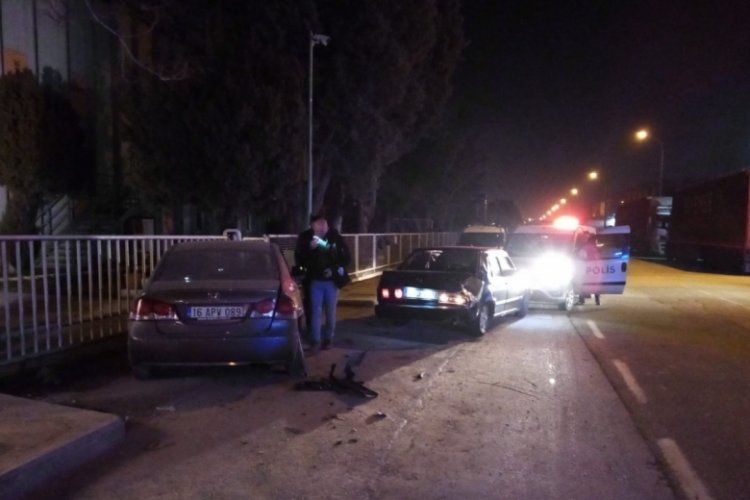 Bursa'da alkoll&uuml; s&uuml;r&uuml;c&uuml; ka&ccedil;arken kazaya karıştı