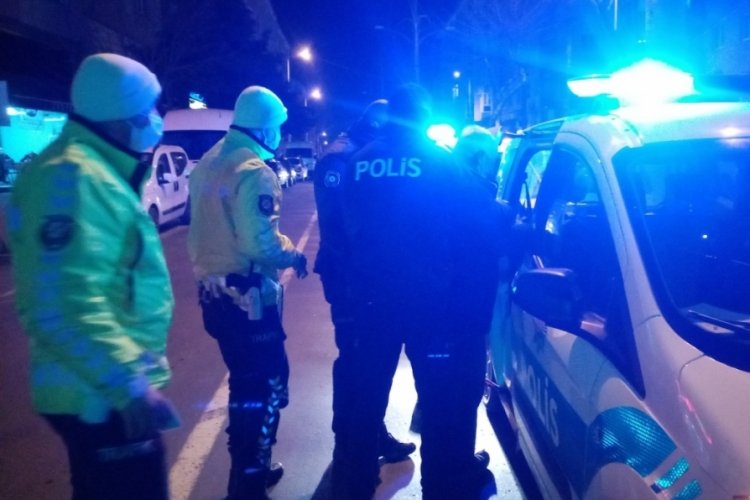 &Ccedil;orlu'da yol ortasında direksiyon başında sızdı