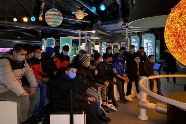 Bursa'da &ouml;ğrenciler GUHEM ile uzayı keşfediyor
