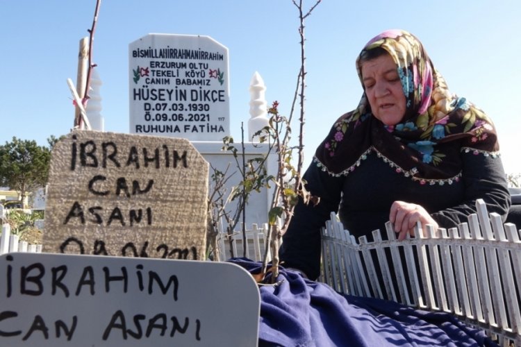 Bursa'da g&ouml;z&uuml; yaşlı anne mezar başında sitem etti!